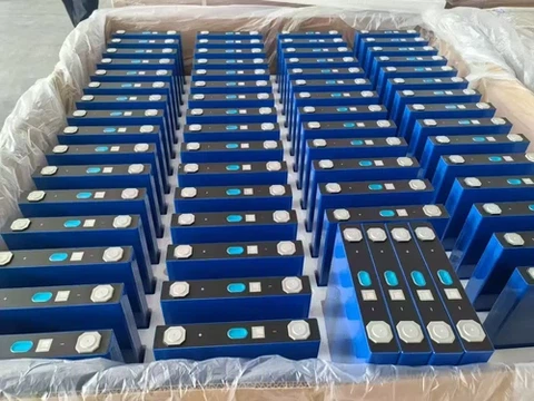 Quantas células LiFePO4 são necessárias para uma bateria de 48V?